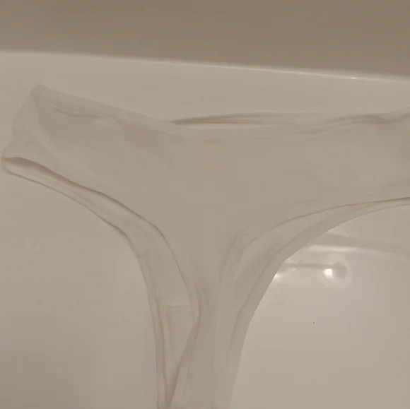 Skims Fits Everybody Thong - Picture 3 of 3